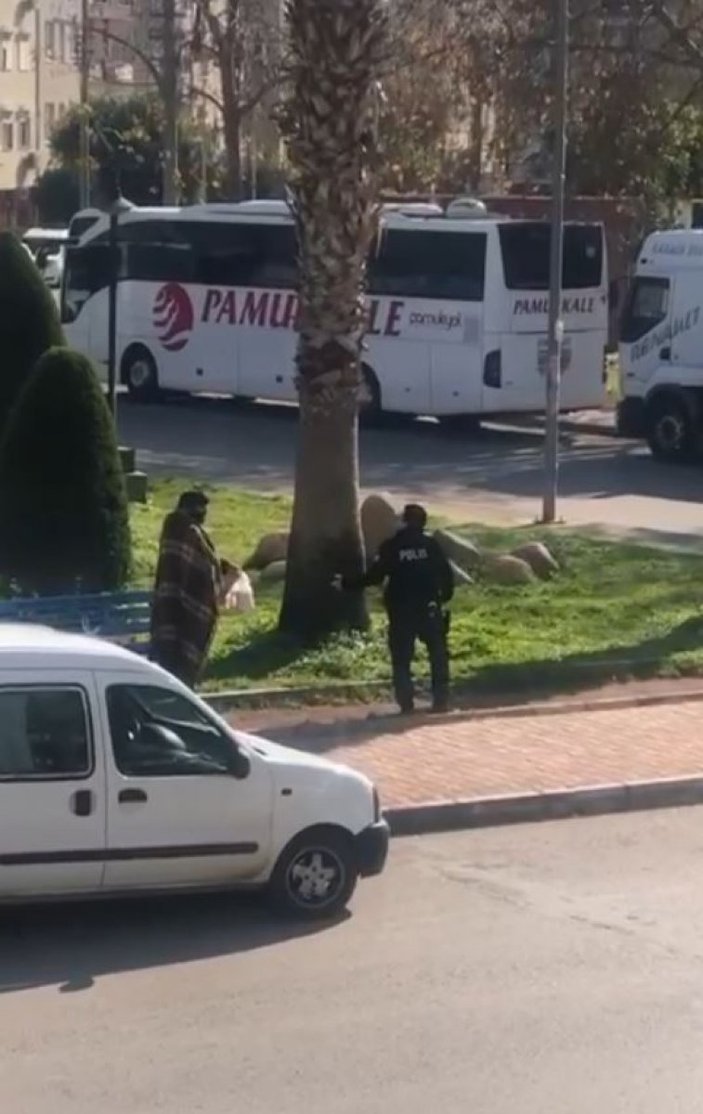 Antalya’da polis memurundan içleri ısıtan davranış