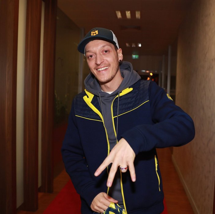 Mesut Özil resmen Fenerbahçe'de