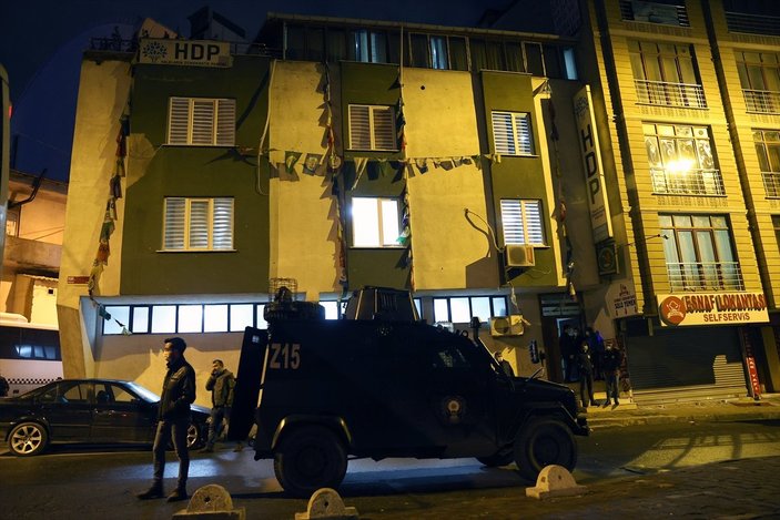 Esenyurt'ta HDP ilçe binasına operasyon