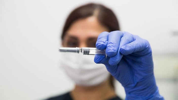 Fahrettin Koca: Aşıların ikinci sevkiyatının ilk bölümü yarın geliyor