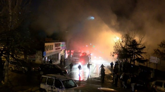 Maltepe'de geri dönüşüm deposunda yangın: Mahalleli depo sahiplerine saldırdı