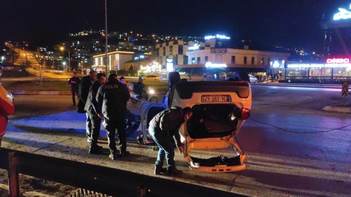 i Sakarya takla atıp hurdaya dönen aracın sürücüsü hafif yaralı kurtuldu