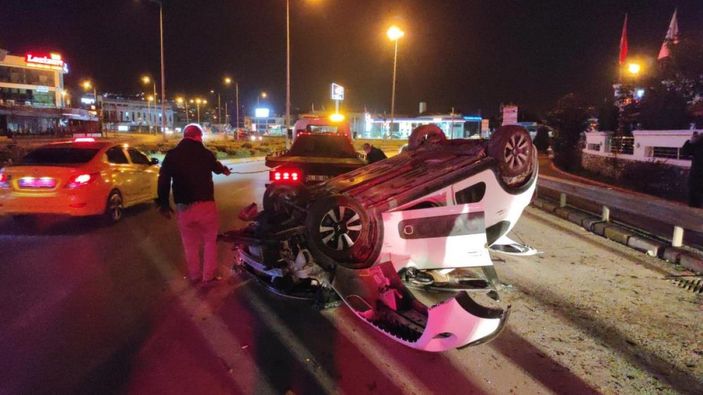 i Sakarya takla atıp hurdaya dönen aracın sürücüsü hafif yaralı kurtuldu