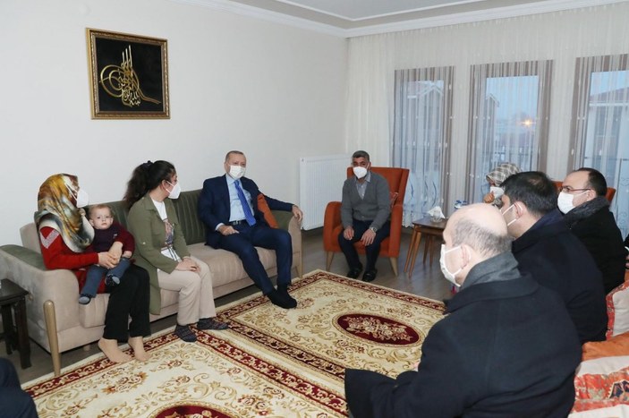 Cumhurbaşkanı Erdoğan'dan Elazığ'da ev ziyareti
