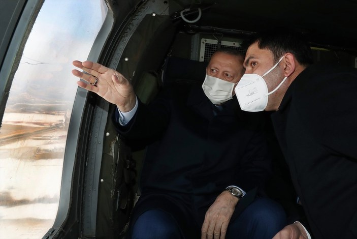 Cumhurbaşkanı Erdoğan, Elazığ'daki deprem konutlarını havadan inceledi