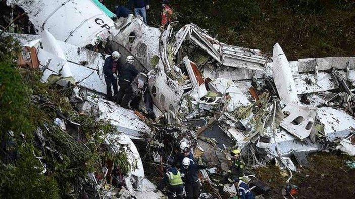 Brezilya'da futbolcuları taşıyan uçak düştü