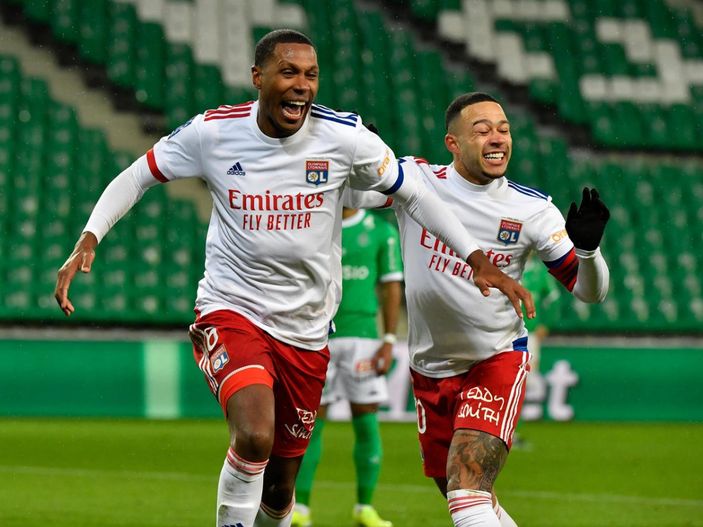 Marcelo 2 gol attı, Lyon derbiyi farklı kazandı