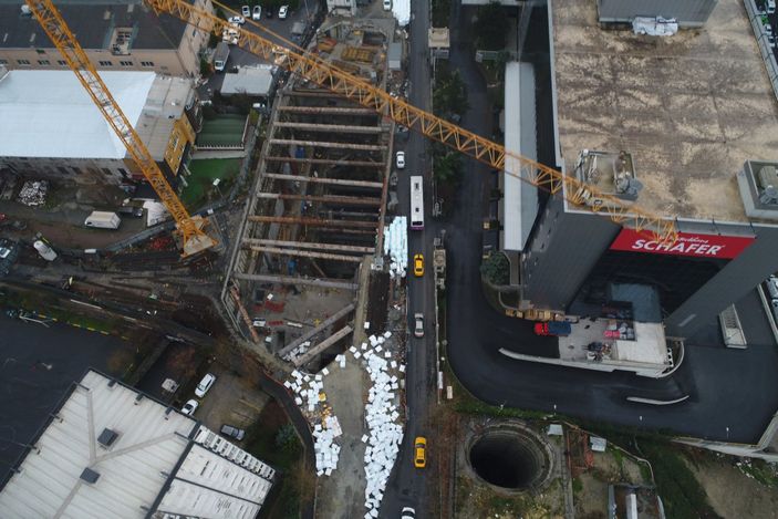 İstanbul'da 4 yıldır süren metro inşaatı vatandaşları çileden çıkardı