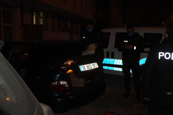 d Kayseri'de kısıtlamada uyuşturucu ile yakalanan sürücüye gözaltı