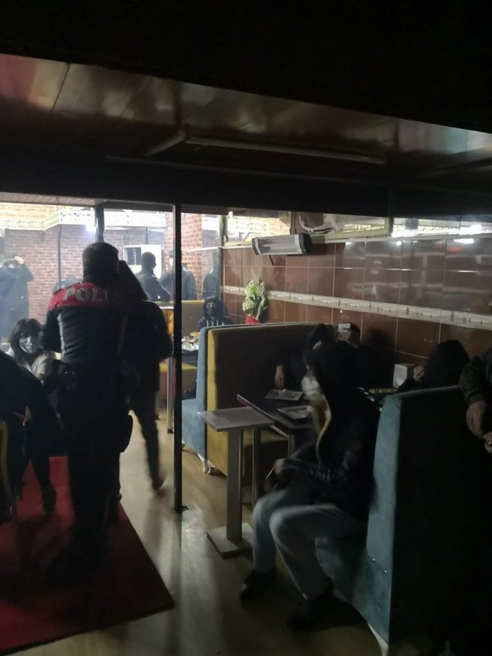 Konya'da ruhsatsız gazinoya polis baskını