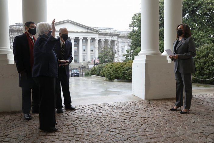 ABD'nin ilk kadın Hazine Bakanı Yellen göreve başladı