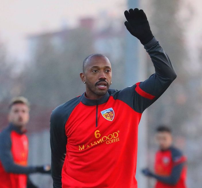 Kayserispor'da Manuel Fernandes kadro dışı bırakıldı