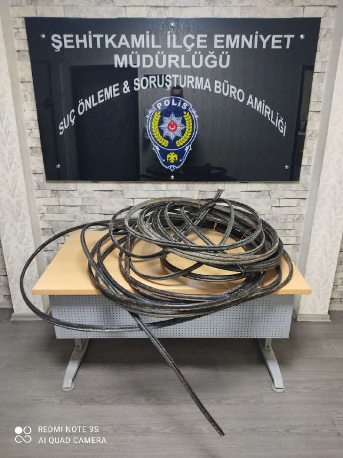 Gaziantep'te kablo hırsızları, kameraya yakalandı