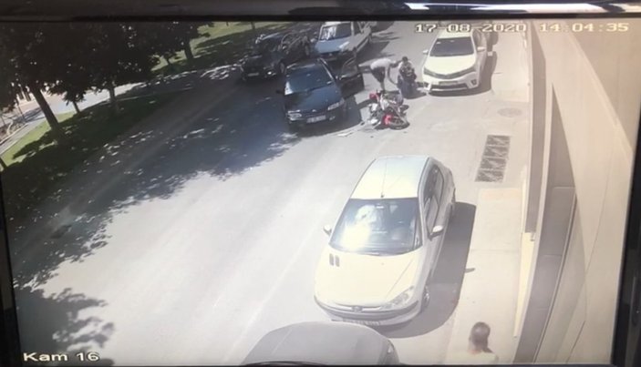 Beyoğlu'nda motosikletlinin sürüklendiği kaza
