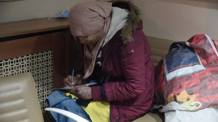 Bursa'da evsiz kadın, donmaktan kurtarıldı