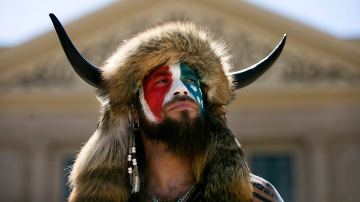 ABD Kongresi'ni basan 'boynuzlu adam' Trump aleyhinde ifade vermek istiyor