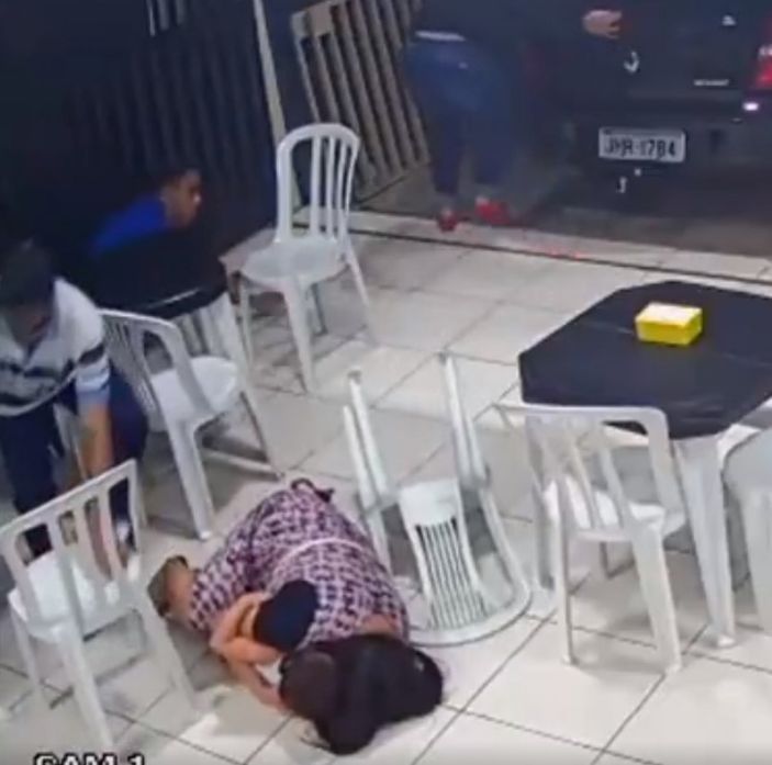 Brezilya’da hamile kadın oğlunu soyguncudan korudu