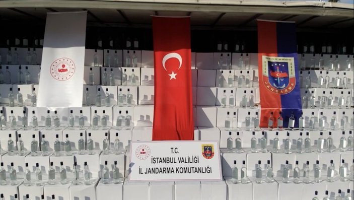 İstanbul’da tırın içerisinde 10 bin litre sahte içki ele geçirildi