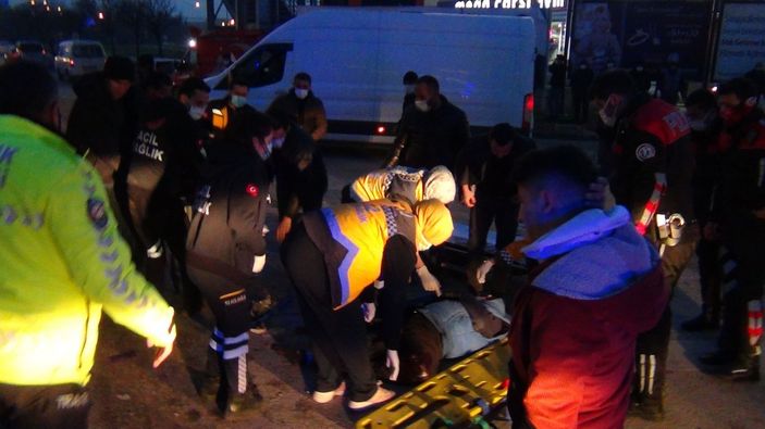 Bursa'da kamyonet ile engelli aracı çarpıştı