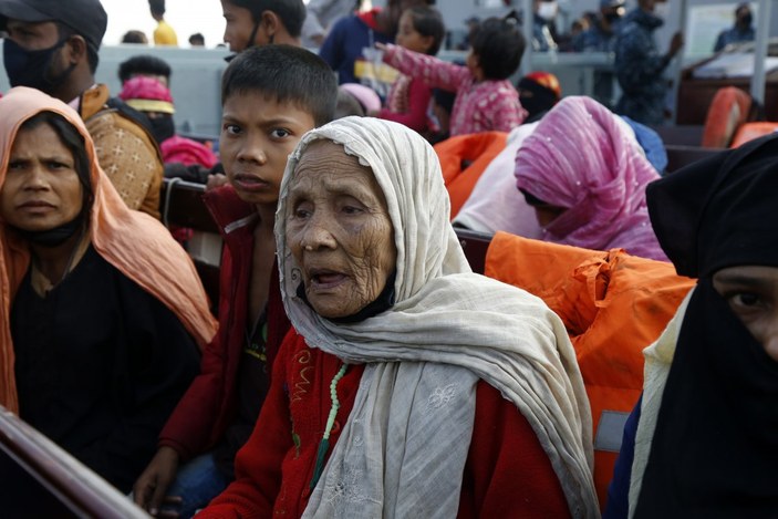 Bangladeş, tepkilere rağmen Arakanlı Müslümanları Bhasan Char Adası'na gönderiyor