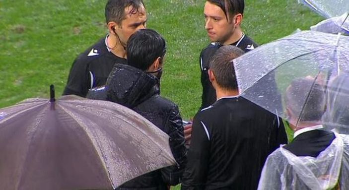 Alanyaspor-Sivasspor maçı sağanak yağmur nedeniyle ertelendi