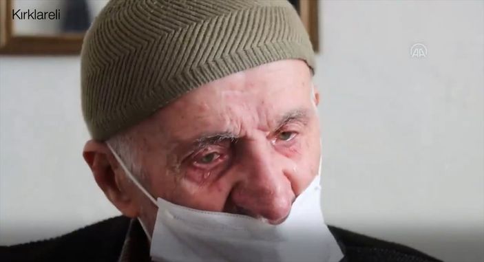 Fahrettin Koca aşı olan Selim Dede'nin duygu dolu görüntülerini paylaştı