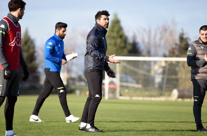 Denizlispor Teknik Direktörü Hakan Kutlu'nun babası vefat etti