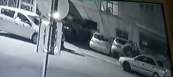 Pendik'te kavga ettirdikleri pitbulllardan kaçtılar