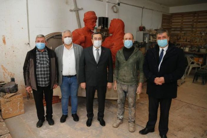 İzmir'de CHP'li Konak Belediyesi'nden Mübadele Heykeli