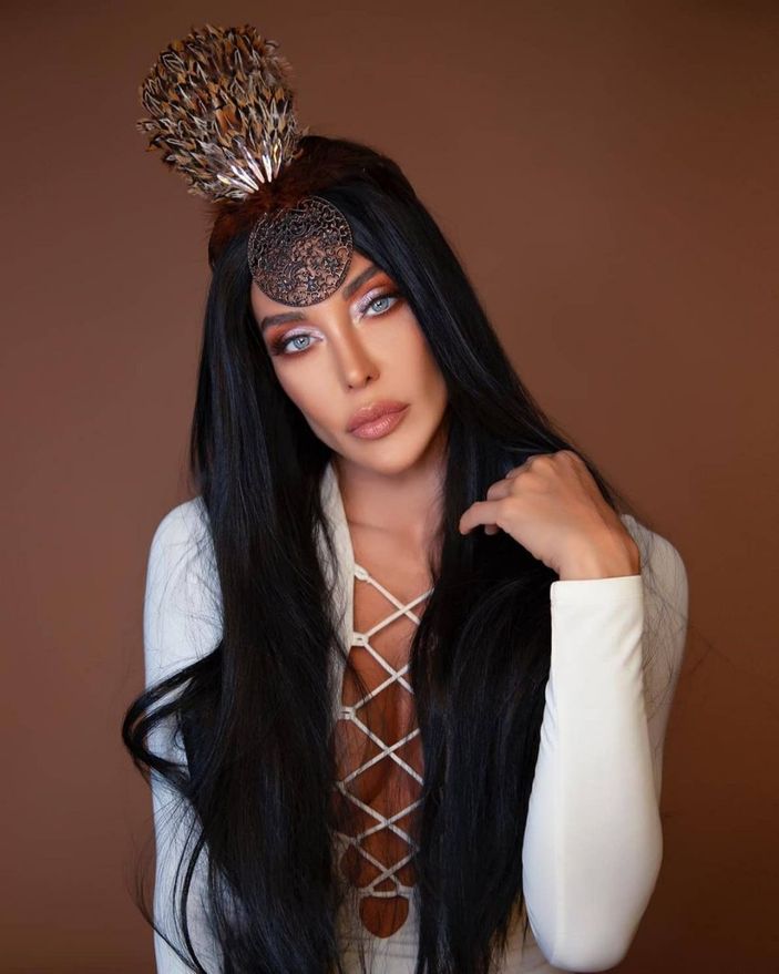 Deniz Akkaya: Dikizlemeyi bırakın