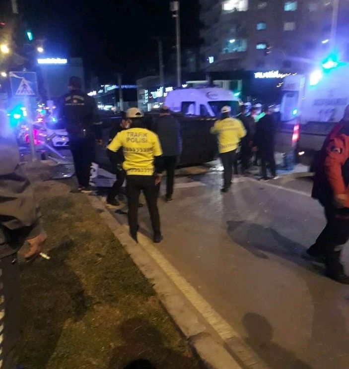 i Mersin'de özel harekat aracı kaza yaptı: 6 yaralı