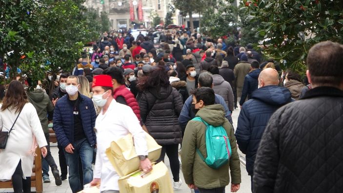 İstiklal Caddesi’nde tedirgin eden yoğunluk