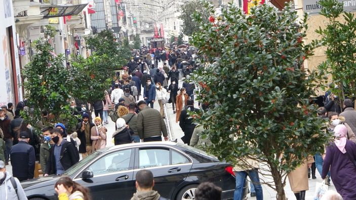 İstiklal Caddesi’nde tedirgin eden yoğunluk