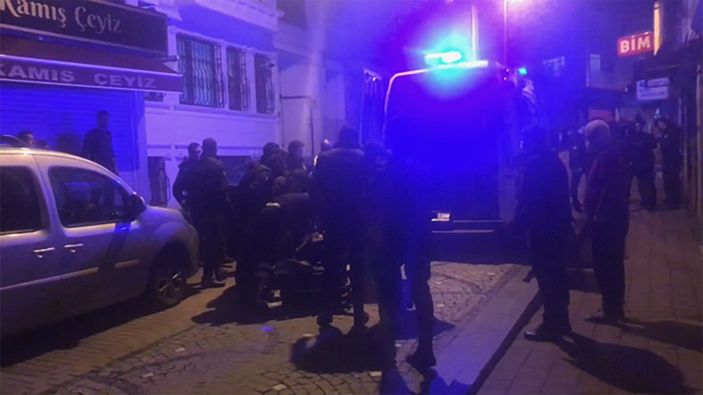 i Fatih'te bekçiye araba çarptı