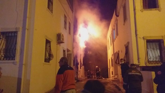 i Muğla'da çıkan yangında yaşlı kadın kedileri için ağladı