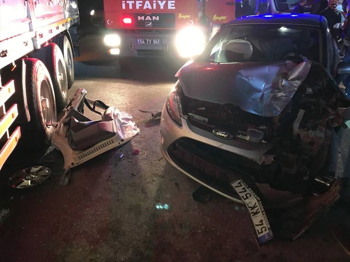 Sakarya'da ambulansın da karıştığı zincirleme kaza