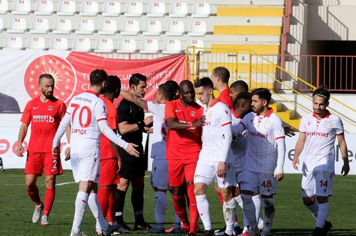 Ümraniyespor-Samsunspor maçında kural hatası yapıldı