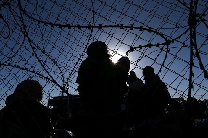 Gazze Şeridi ile Mısır arasındaki Refah Sınır Kapısı çift yönlü olarak açıldı