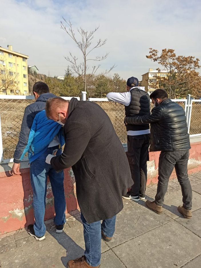 d Ankara'da simitçiye sahte para verip, dolandırdılar