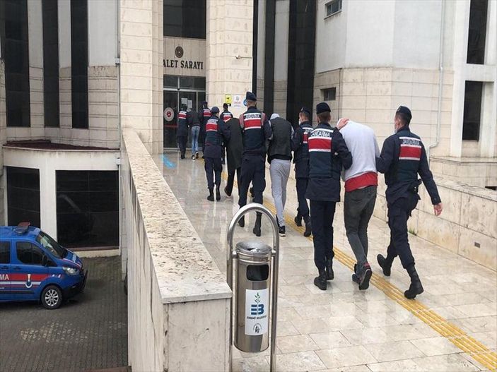 a Balıkesir'de hırsızlık şüphelisi 4 kişi tutuklandı