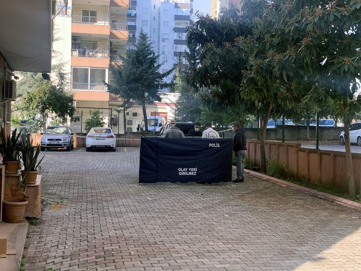 Adana’da 12'nci kattan düşen genç kız hayatını kaybetti