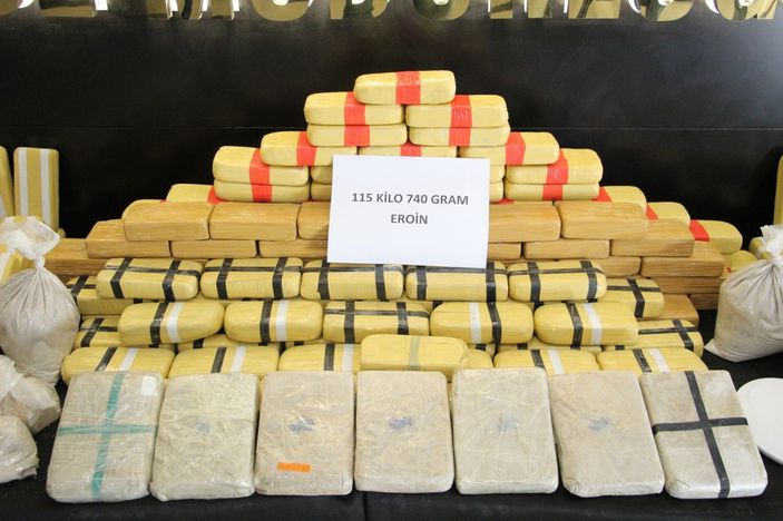 Antalya'da uyuşturucu tacirlerine operasyon