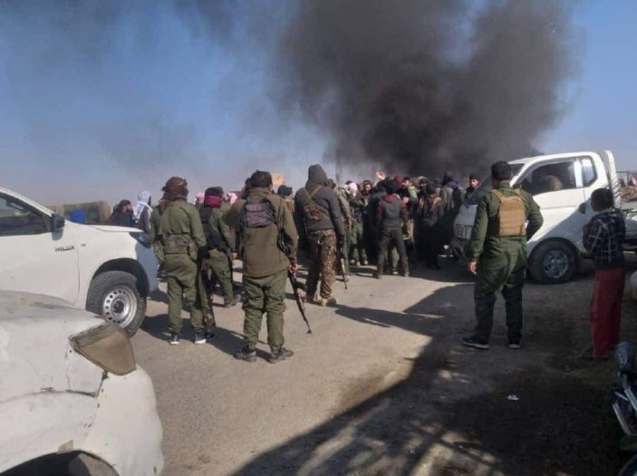 YPG/PKK'li teröristler Deyrizor'da sivilleri alıkoyuyor