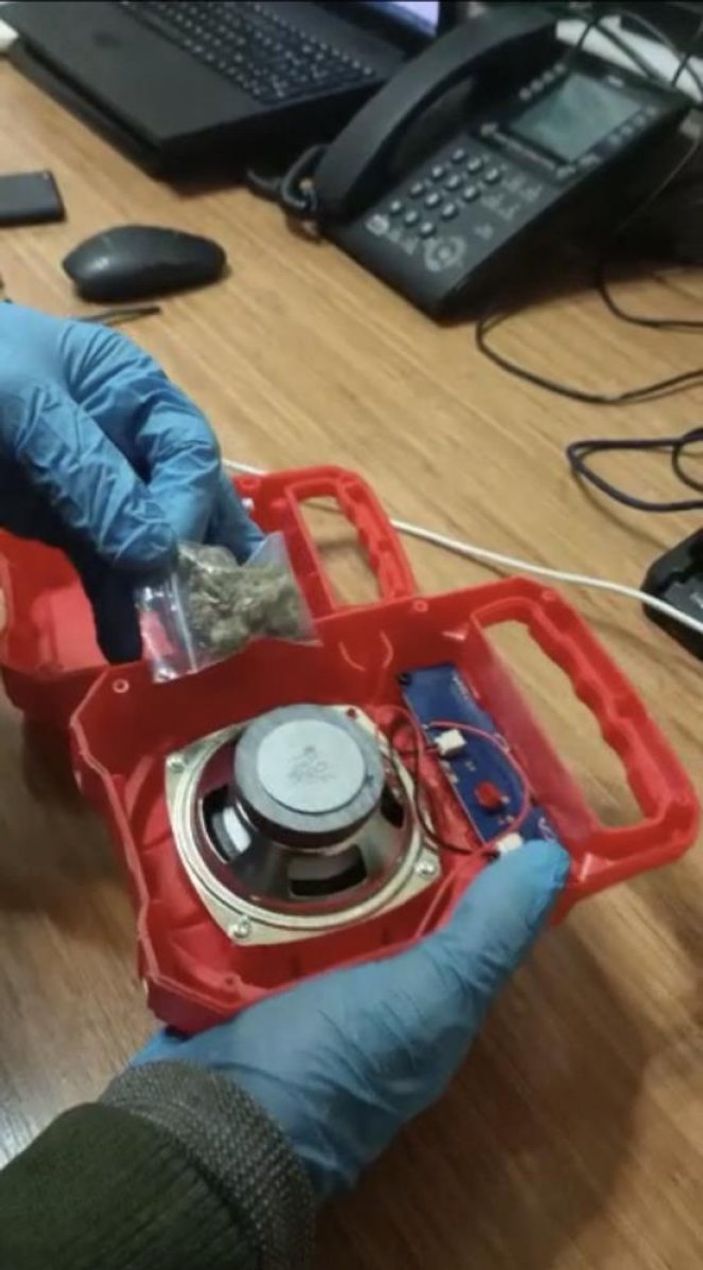 İstanbul’da kargoya verilen radyodan uyuşturucu çıktı