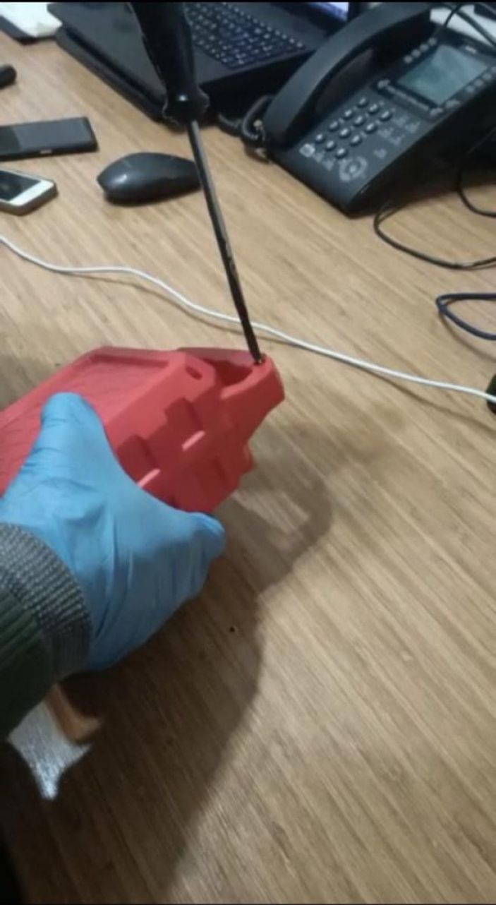 İstanbul’da kargoya verilen radyodan uyuşturucu çıktı