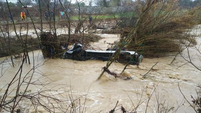 İzmir'deki selde can kaybı 2'ye yükseldi