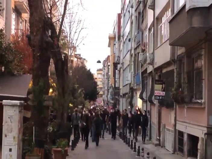 Kadıköy'de Boğaziçi'ne destek için tencereli tavalı eylem