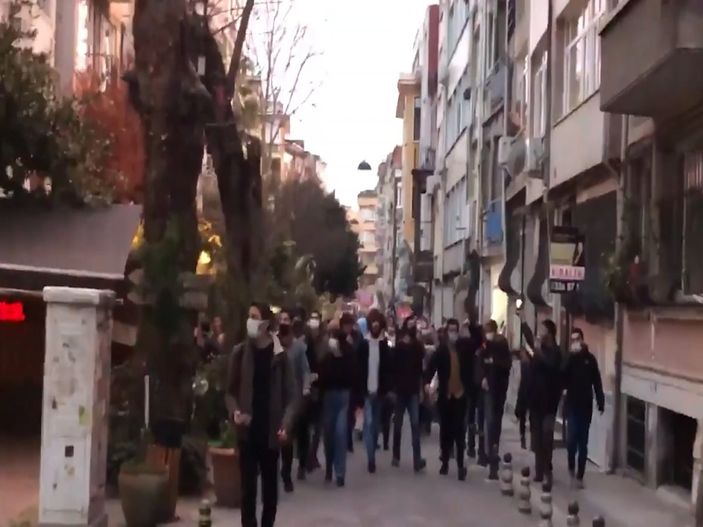 Kadıköy'de Boğaziçi'ne destek için tencereli tavalı eylem
