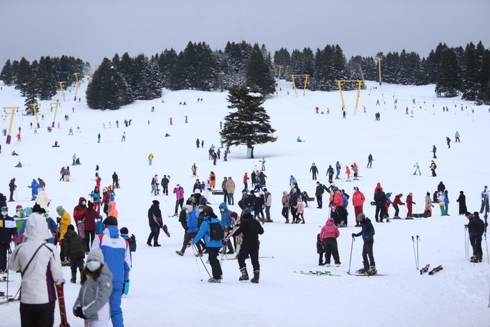 i Koronavirüs Uludağ'daki otel partisini afetmedi: 11 personelin testi pozitif
