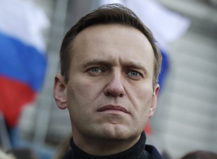Rus muhalif Navalni'ye 3,5 yıl hapis cezası